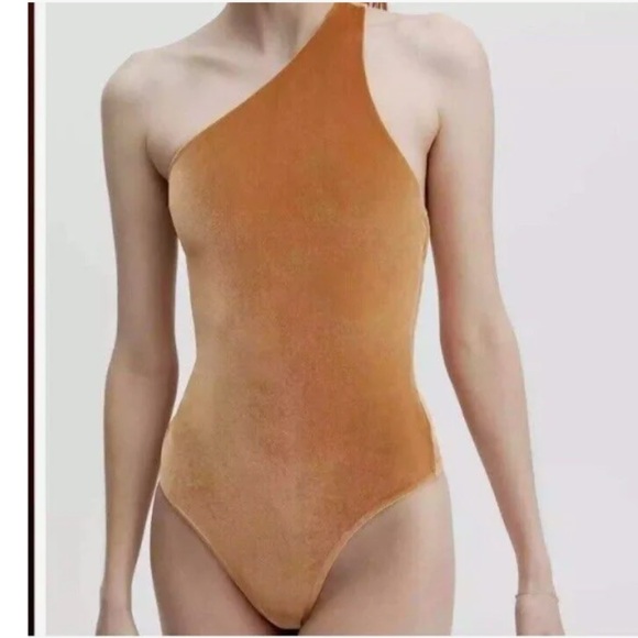 Fabletics yellow/mustard one shoulder bodysuit - Picture 2 of 8